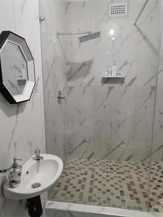 The Calm Corner Apartment Pinetown Bagian luar foto
