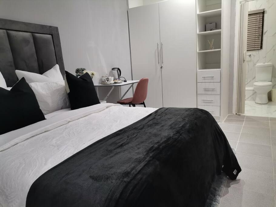 The Calm Corner Apartment Pinetown Bagian luar foto