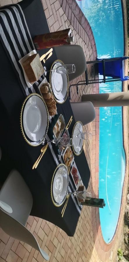 The Calm Corner Apartment Pinetown Bagian luar foto
