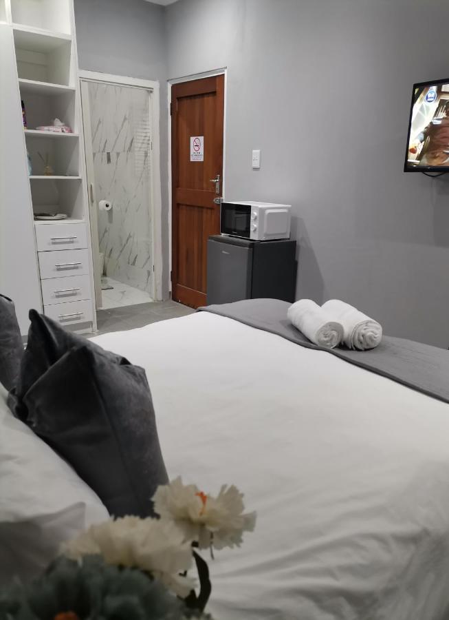 The Calm Corner Apartment Pinetown Bagian luar foto